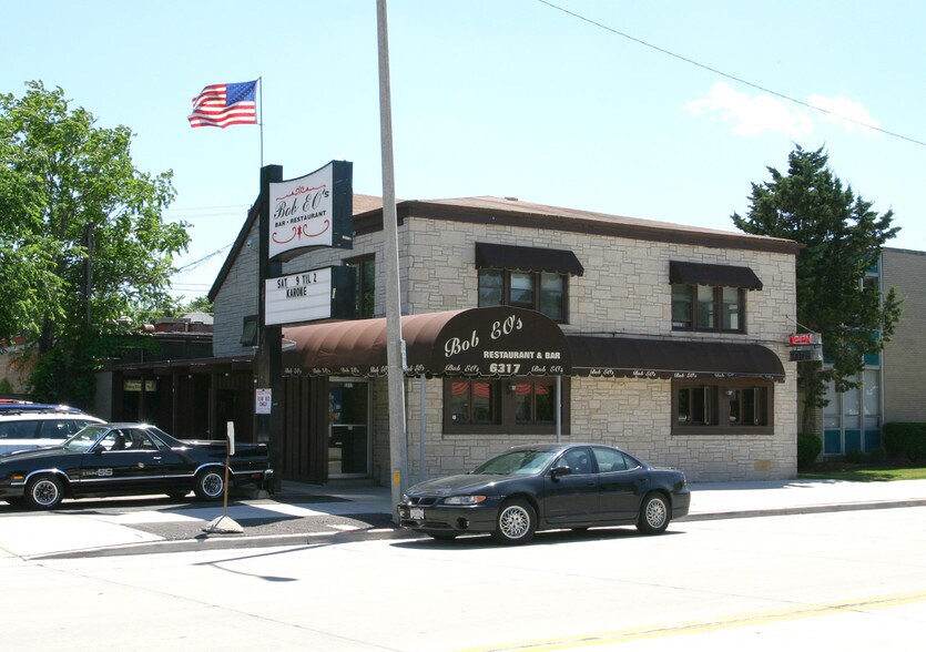 More Photos Of 6317 W Bluemound Rd, Milwaukee Bar For Sale