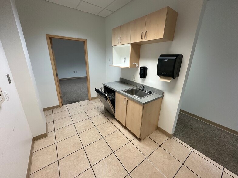 More Photos Of 2139 E Primrose St, Springfield Office For Lease