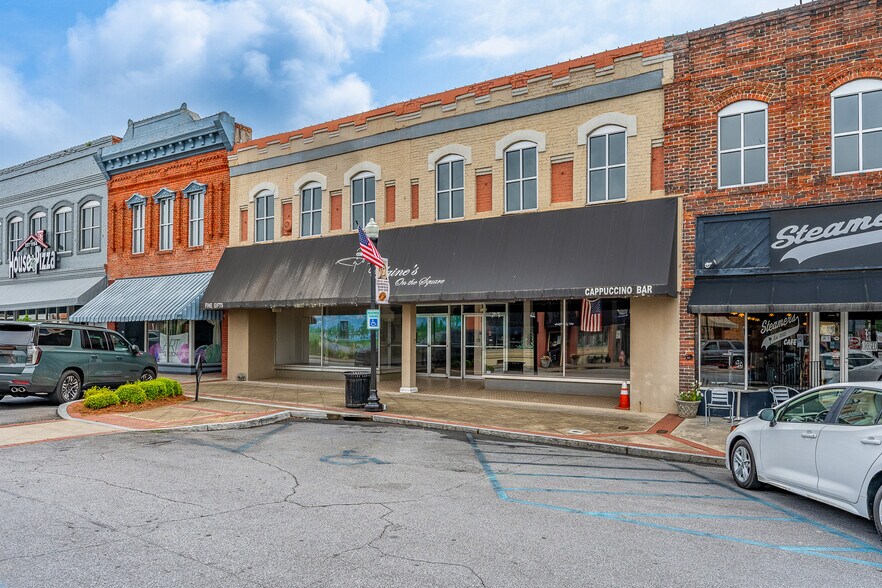 More Photos Of 106 Musgrove St, Clinton Storefront Retail Office For Sale