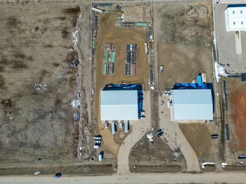 More Photos Of 509 Well St, Williston Warehouse For Lease