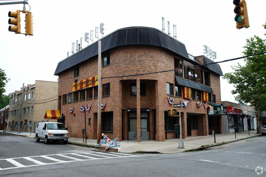 Primary Photo Of 6805 Fresh Meadow Ln, Fresh Meadows General Retail For Lease