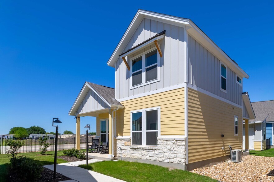 More Photos Of 2127 Hofstaat, New Braunfels Hospitality For Sale
