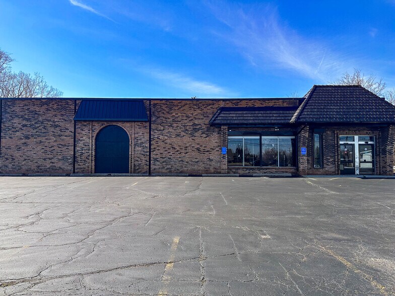 More Photos Of 6975 Livernois Rd, Troy Storefront For Lease