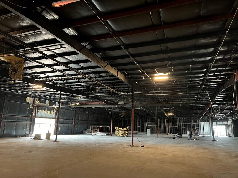 More Photos Of 800 Calcasieu Rd, Iowa Distribution For Lease