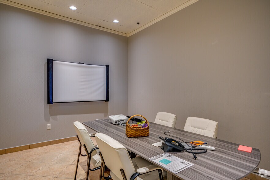 More Photos Of 21043 N Cave Creek Rd, Phoenix Storefront For Sale