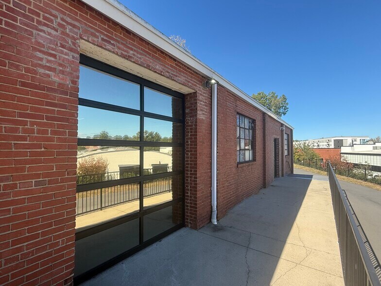 More Photos Of 720 Tuckaseegee Rd, Charlotte Showroom For Lease