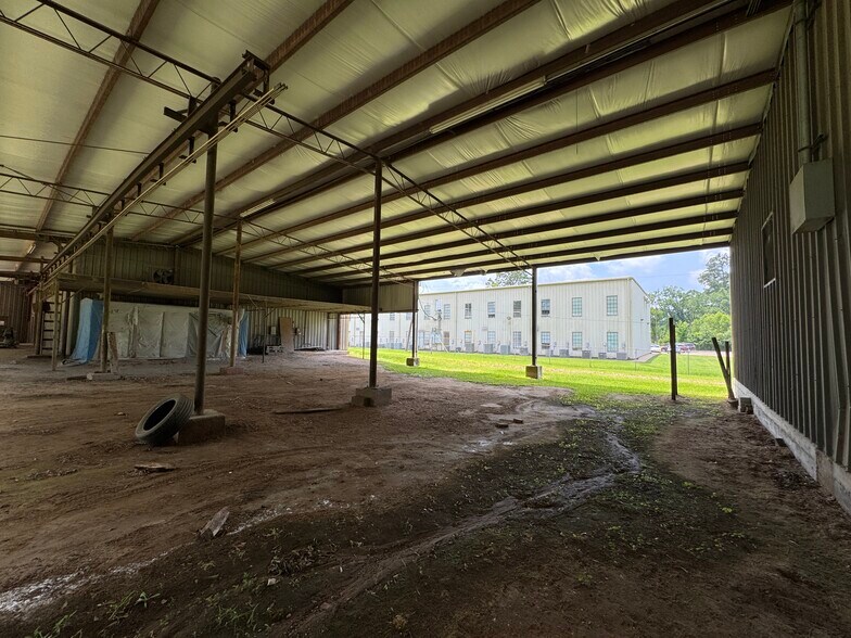 More Photos Of 1208 S Chestnut St, Lufkin Showroom For Sale