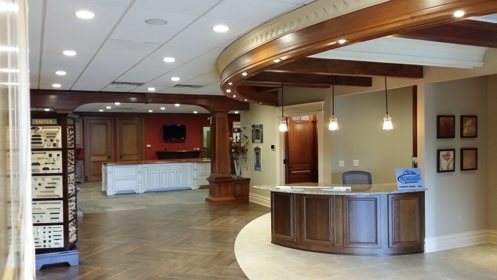 More Photos Of 1190 Richards Rd, Hartland Office For Sale