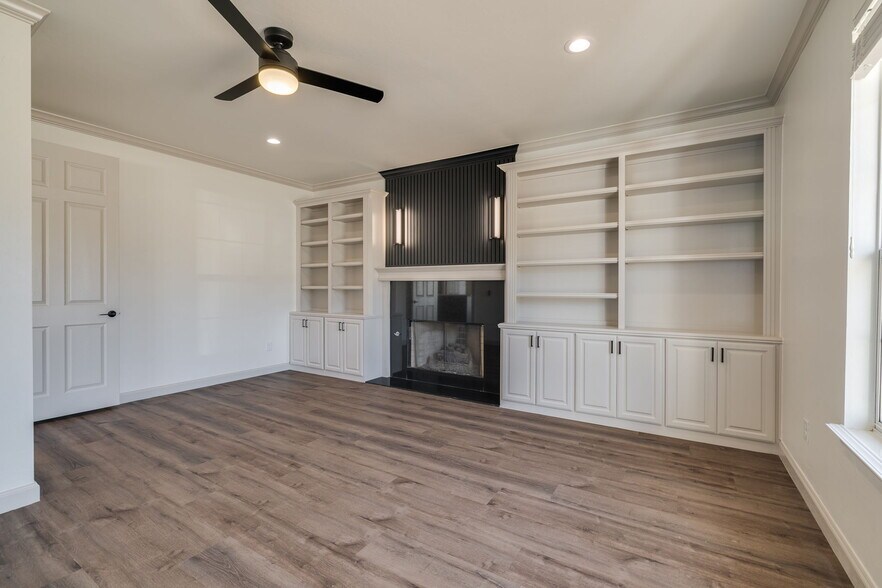 More Photos Of 201-203 E 10th St Plz, Edmond Office For Lease