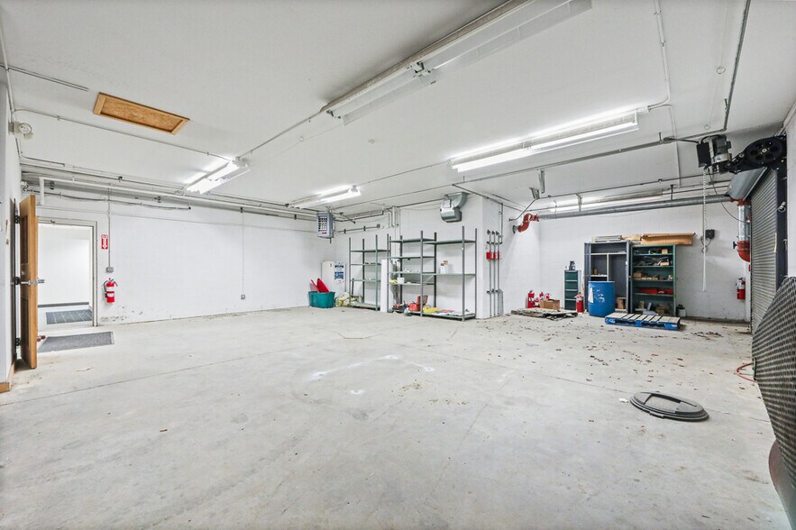 More Photos Of 37401 Stevens Blvd, Willoughby Flex For Lease