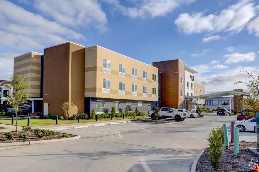 More Photos Of 22010 Southwest Fwy, Richmond Hotel For Sale