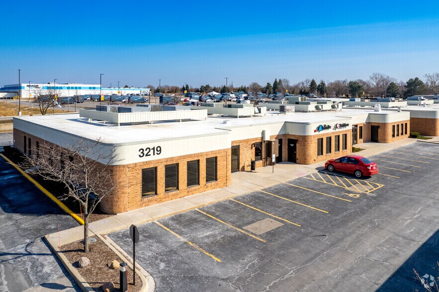 More Photos Of 3219 N Wilke Rd, Arlington Heights Office For Lease