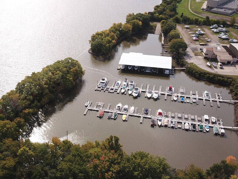 More Photos Of 99 Alexander Ave, Peoria Marina For Sale