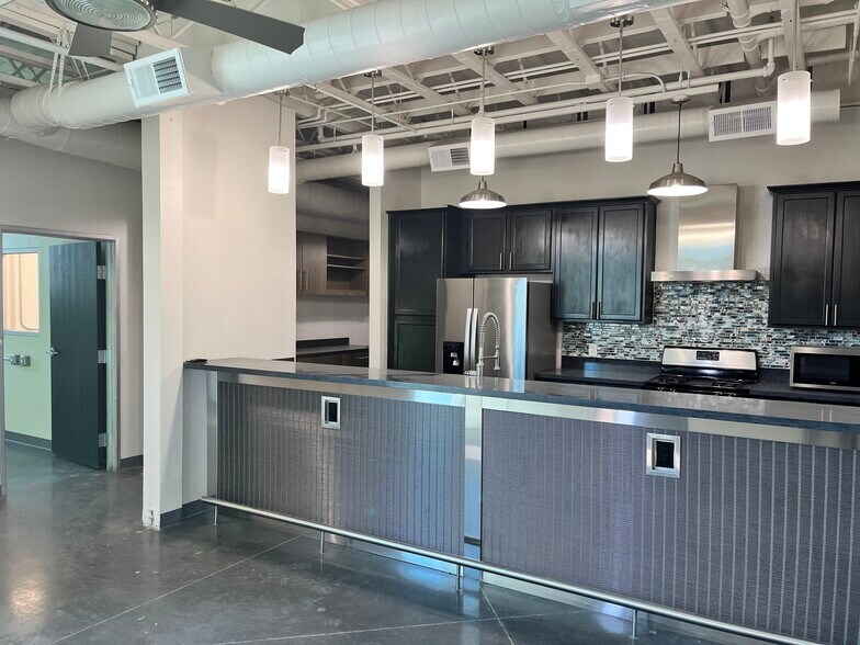 More Photos Of 4071 Silvestri Ln, Las Vegas Showroom For Sale