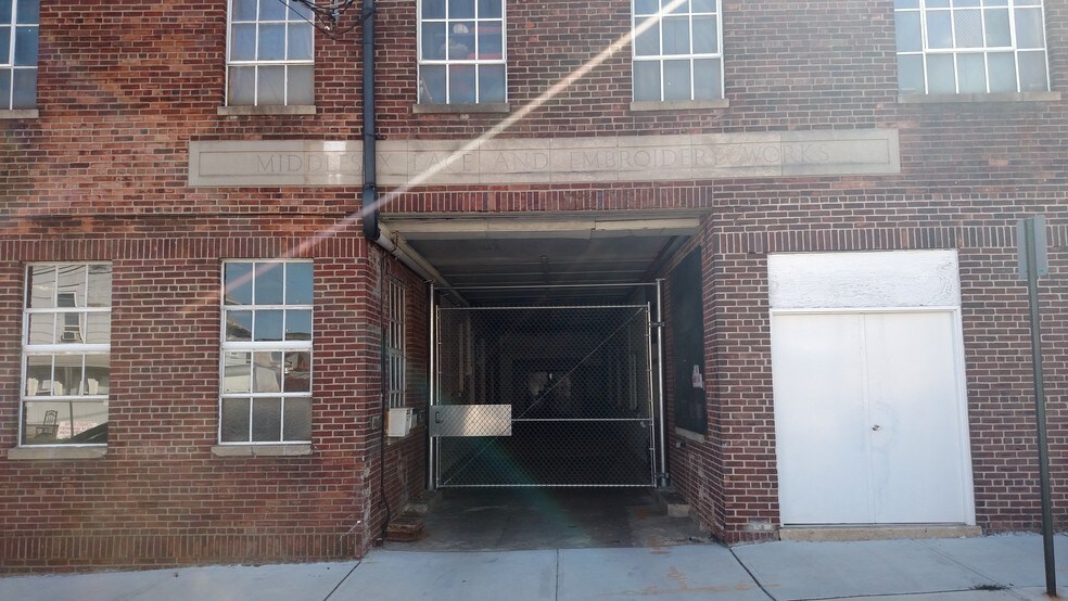 More Photos Of 8 Martin Ave, South River Warehouse For Lease