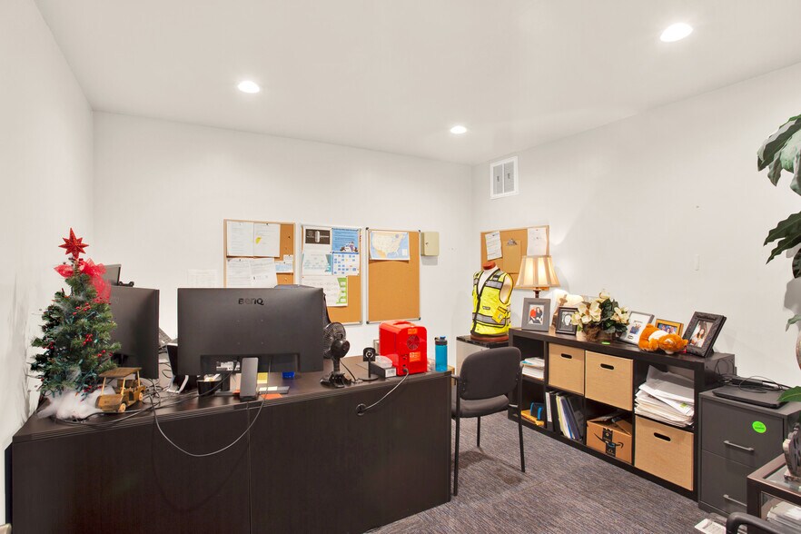 More Photos Of 1300 El Paso St, South Houston Warehouse For Sale