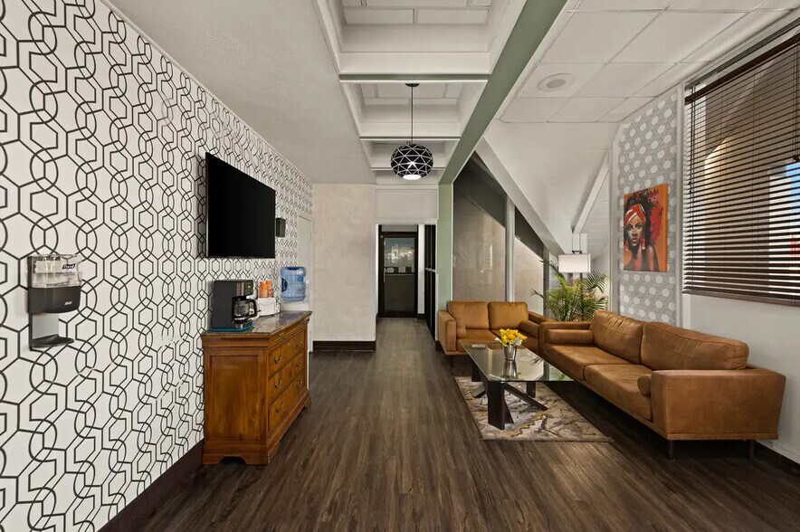 More Photos Of 3537 W Broadway, Council Bluffs Hotel For Sale