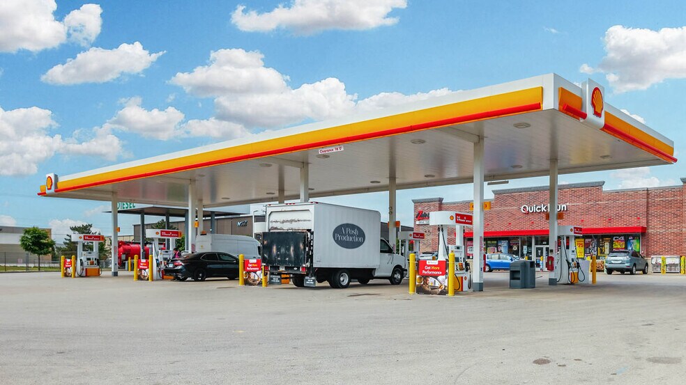 More Photos Of 1048 S Milwaukee Ave, Wheeling Service Station For Sale