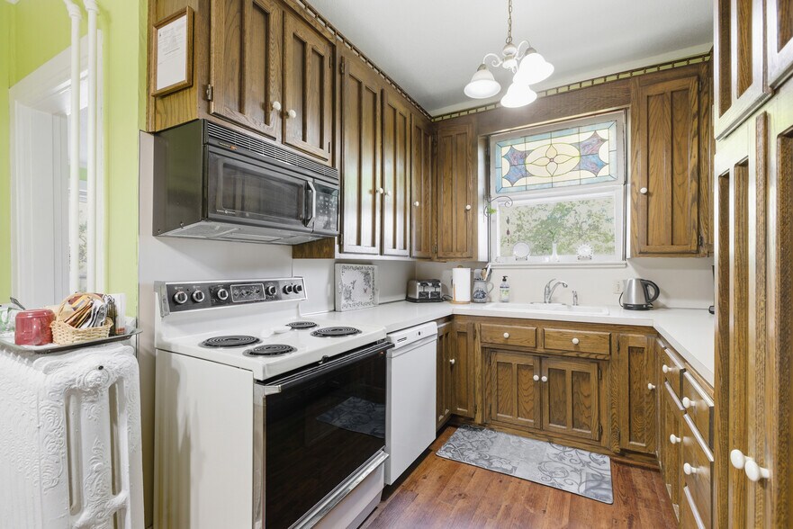 More Photos Of 1625 3rd Ave, Anoka Hospitality For Sale