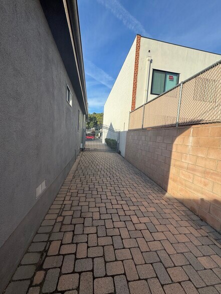 More Photos Of 434 N Larchmont Blvd, Los Angeles Office For Lease