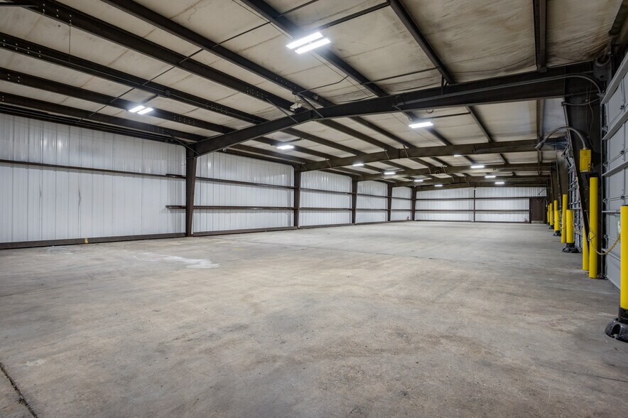 More Photos Of 161 Center St, Jacksonville Truck Terminal For Lease