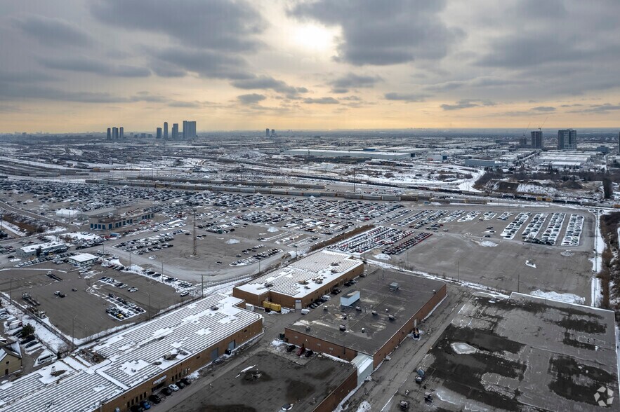 More Photos Of 9020 Keele St, Concord Warehouse For Lease