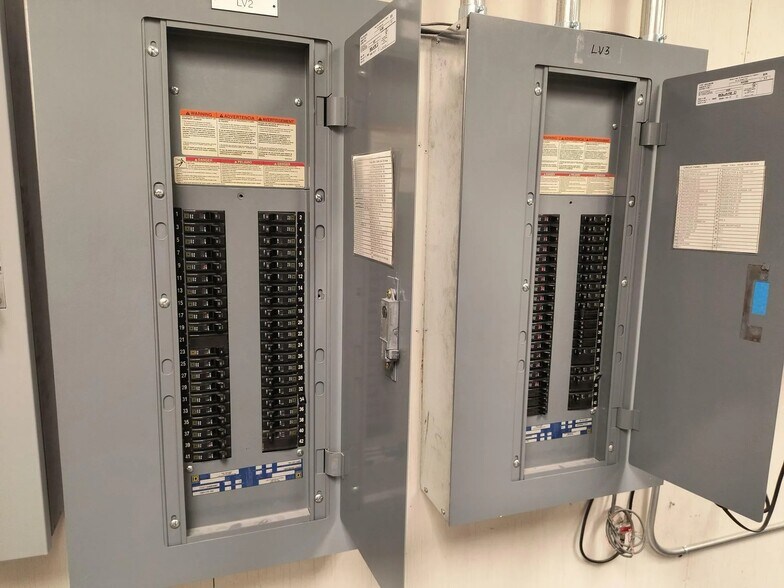 More Photos Of 8401 Ohio, Merrillville Office For Sale