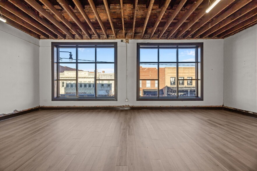 More Photos Of 207 S Garnett St, Henderson Flex For Lease