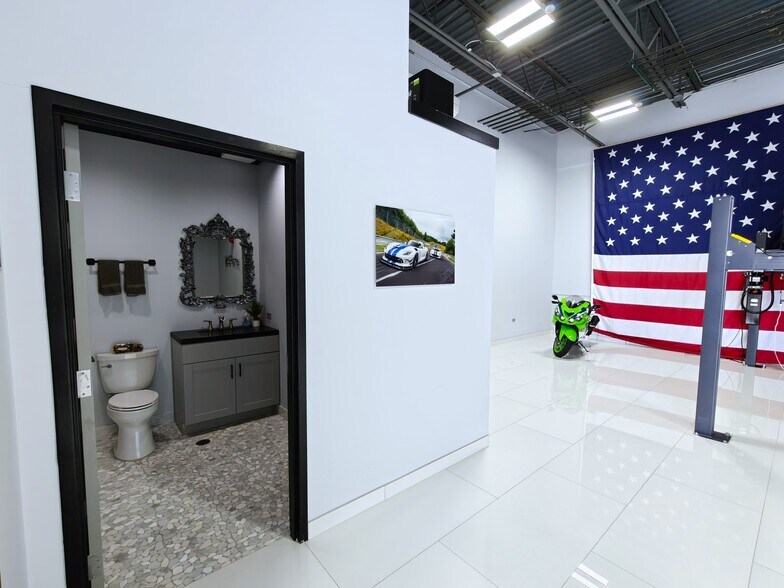 More Photos Of 165 Prairie Lake Rd, East Dundee Warehouse For Sale