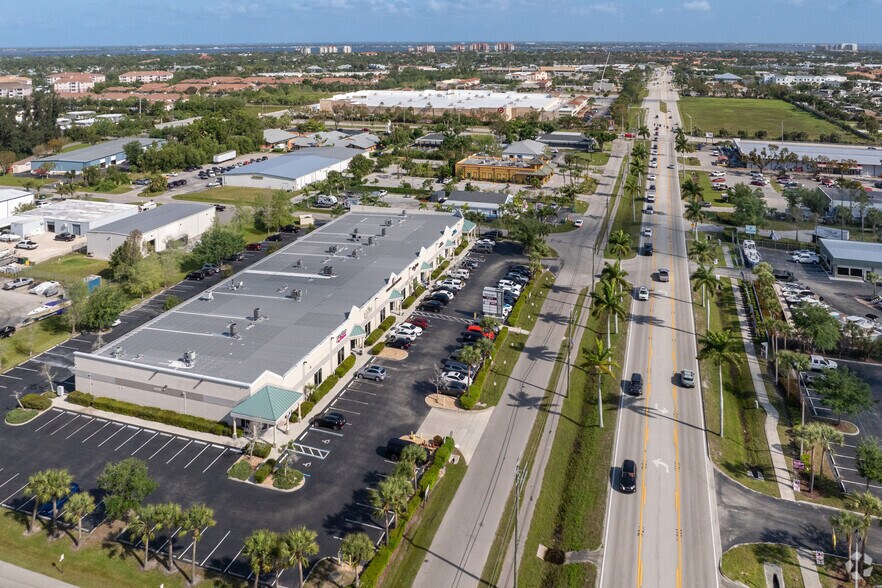 More Photos Of 16120 San Carlos Blvd, Fort Myers Storefront For Lease