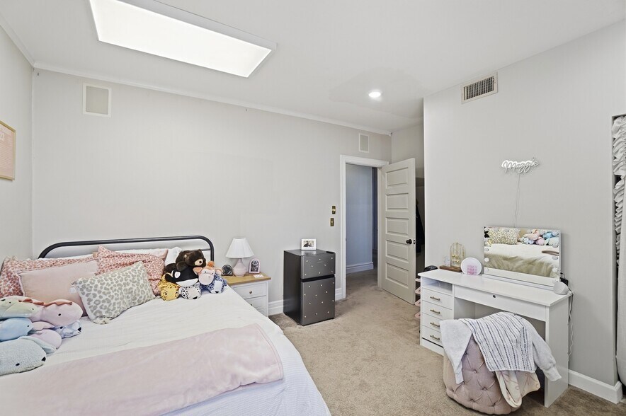 More Photos Of 2406 Auburn Ave, Cincinnati Office Residential For Sale