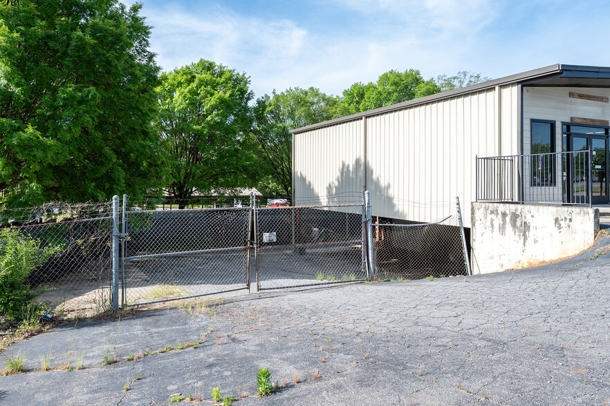 More Photos Of 4250 Atlanta Hwy, Bogart Freestanding For Sale