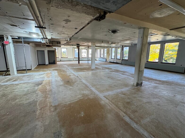 More Photos Of 124 N Adams St, Green Bay Office For Lease