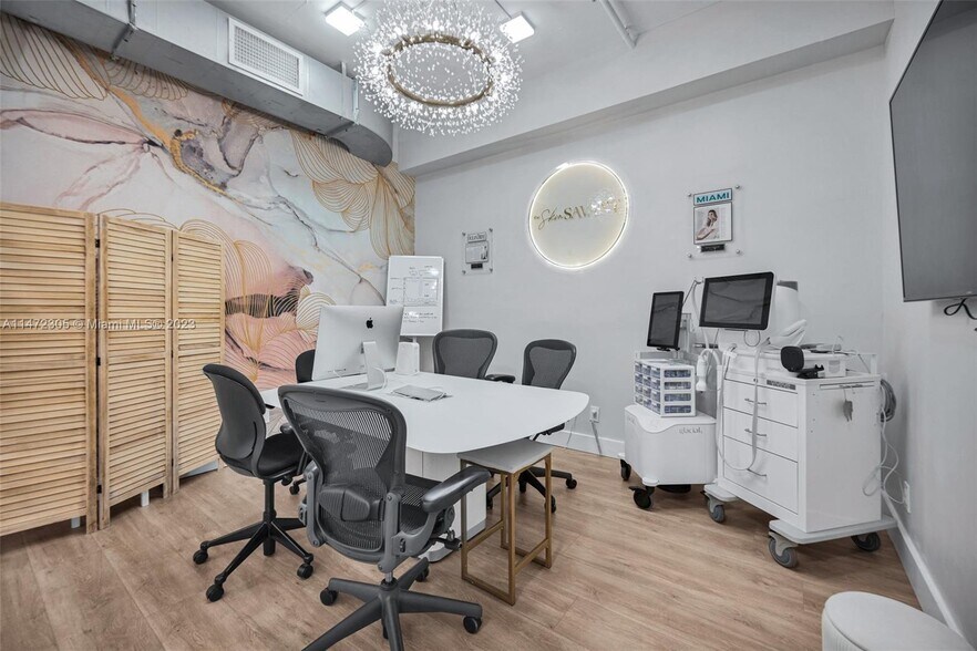 More Photos Of 1560 Lenox Ave, Miami Beach Office For Sale