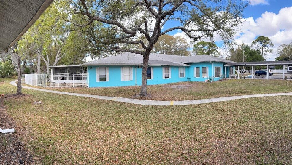 More Photos Of 5700 24th St E, Bradenton Assisted Living For Lease