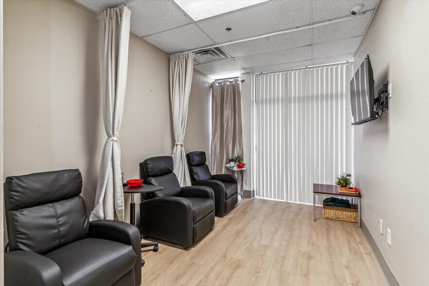 More Photos Of 4220 N 20th Ave, Phoenix Medical For Lease