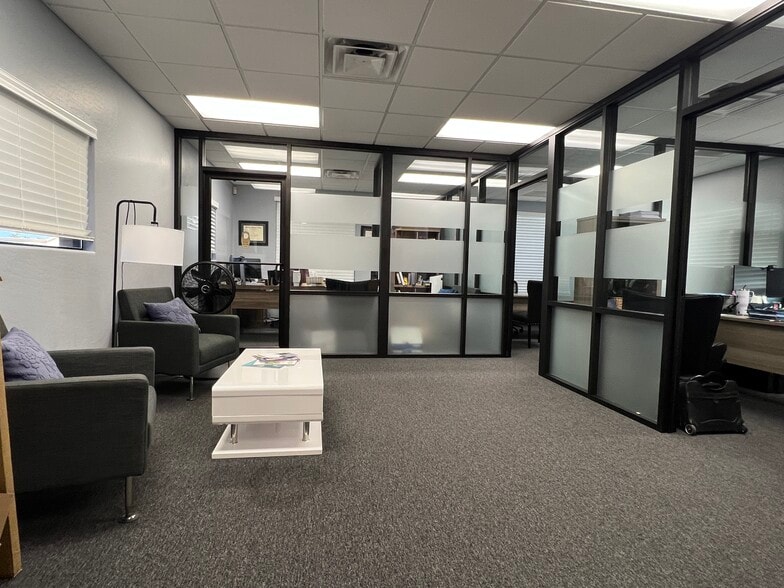 More Photos Of 16448 N 40th St, Phoenix Loft Creative Space For Sale