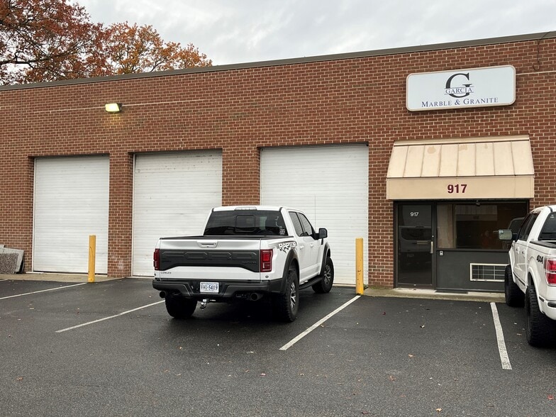 Primary Photo Of 901-953 Highams Ct, Woodbridge Warehouse For Sale