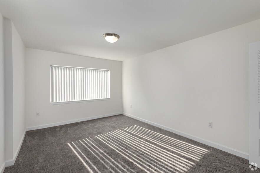 More Photos Of 5400 Livingston Ter, Oxon Hill Apartments For Sale