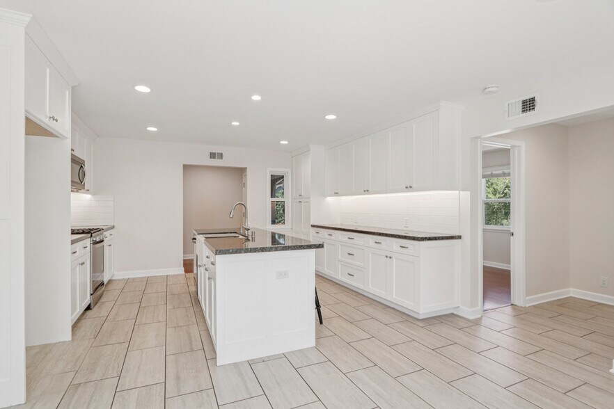 More Photos Of 17148 Stare St, Northridge Apartments For Sale