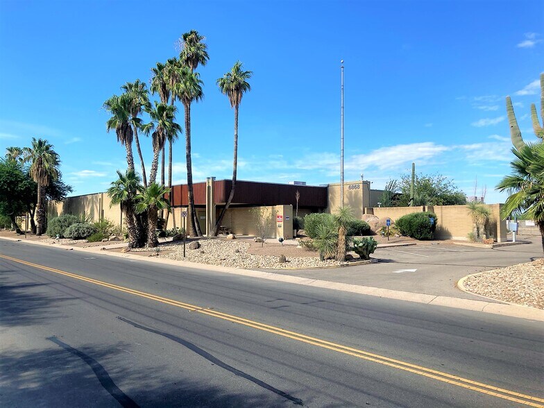 More Photos Of 6868 S Plumer Ave, Tucson Flex For Lease