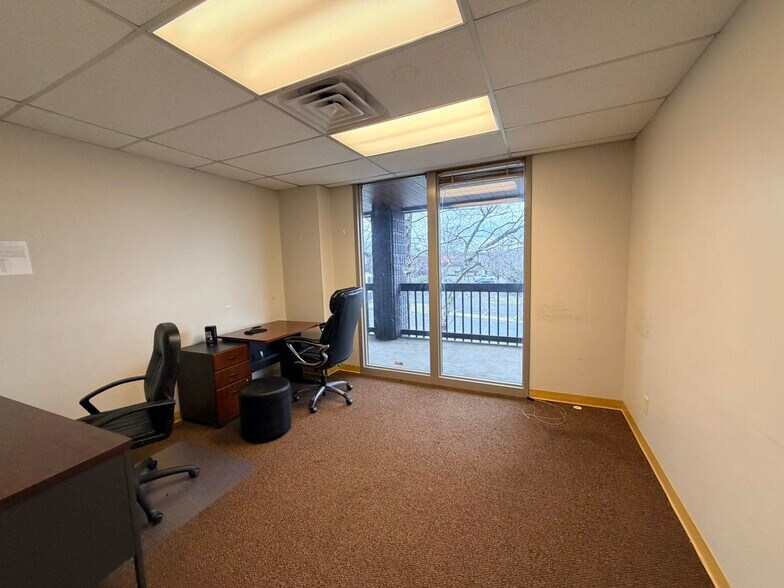 More Photos Of 442 Metroplex Dr, Nashville Office For Sale