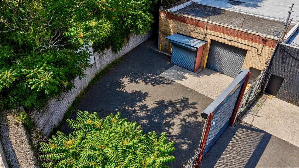 More Photos Of 770 Rockaway Pky, Brooklyn Service For Sale