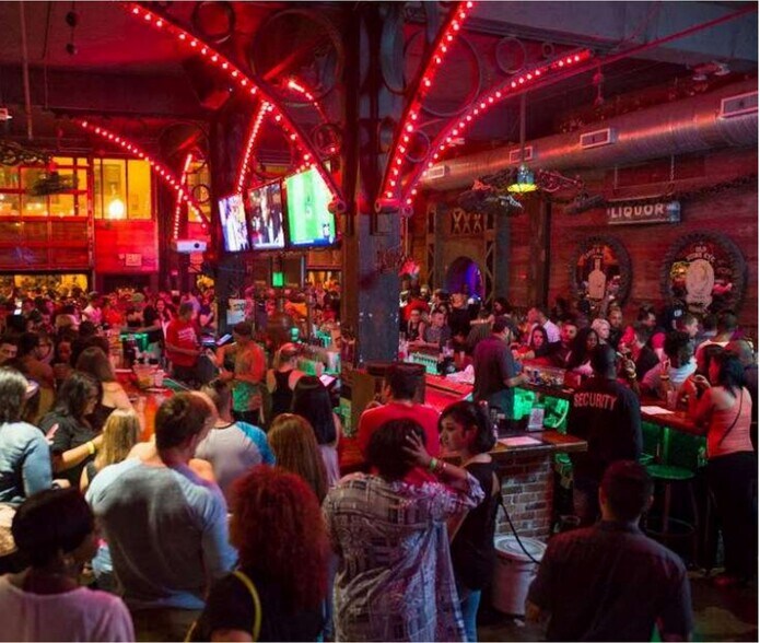 More Photos Of 25 Wall St, Orlando Bar For Lease