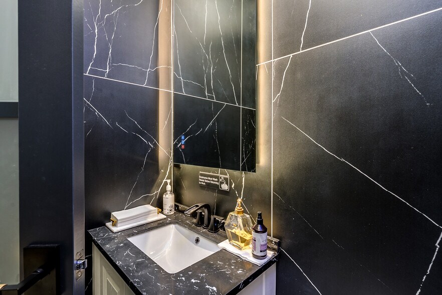 More Photos Of 1140 N Rosemont Blvd, Tucson Research And Development For Sale