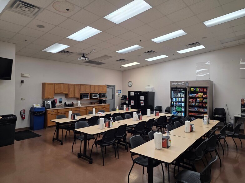 More Photos Of 300 Airport Rd, Ames Warehouse For Lease