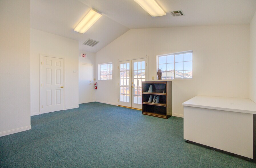 More Photos Of 1308 Wyoming St, Boulder City General Retail For Sale