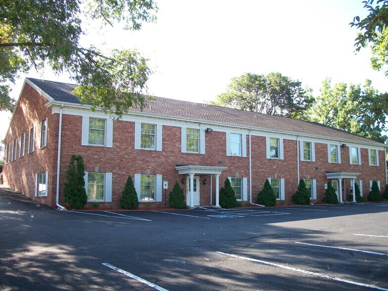 More Photos Of 3000 Riverside Dr, Green Bay Office For Lease