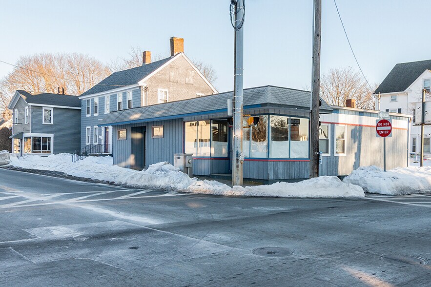 More Photos Of 367 Child St, Warren Freestanding For Sale