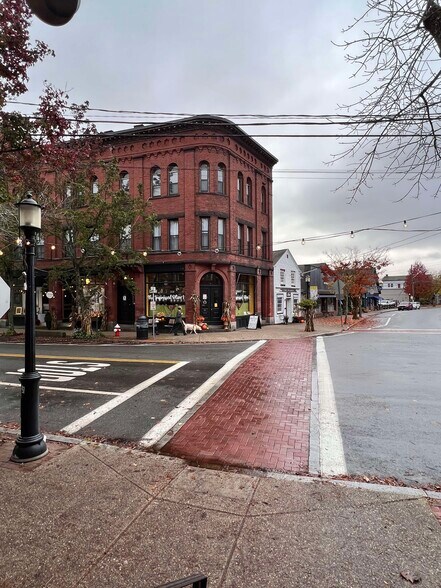 More Photos Of 7 W Main St, North Kingstown Storefront For Lease